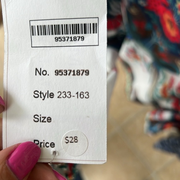 NWT BEAUTIFUL VIBRANT COLORS V-NECK   WITH ROPE W/ TASSELS  SIZE XL OVERSIZED - Picture 5 of 6